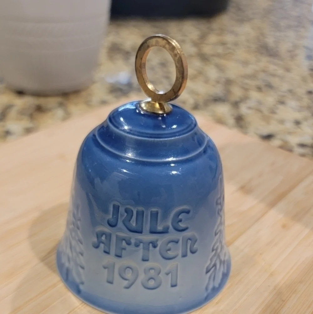 1981 Christmas Bell, Bing & Grondahl - Picture 2 of 8